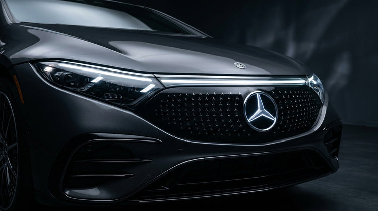 Mercedes bil front nærbillede