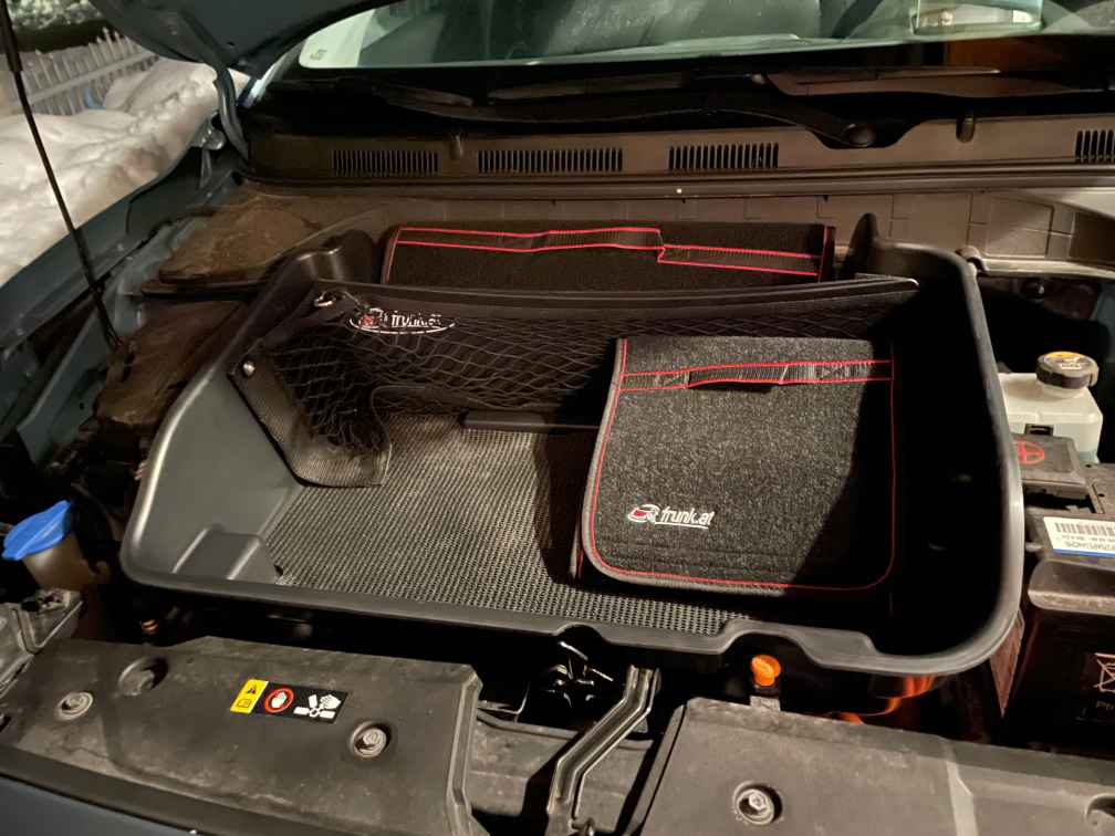 Frunk til Hyundai KONA Electric monteret i bil