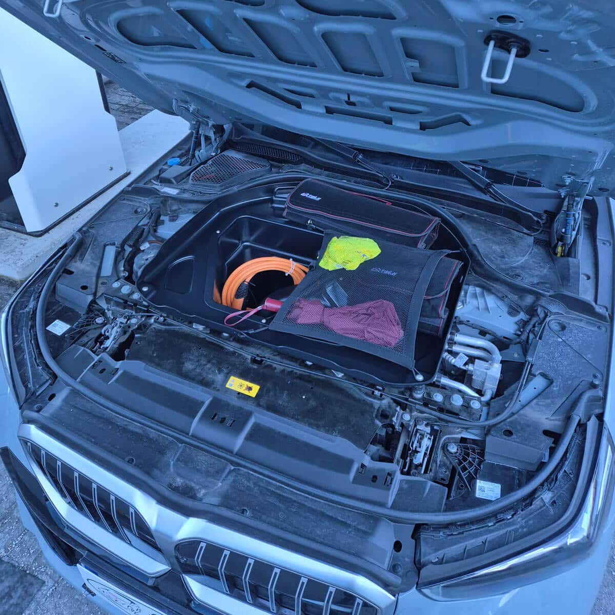 Frunk til BMW i5 eDrive - Nærbillede og detaljer 4 - ev-retrofit.dk