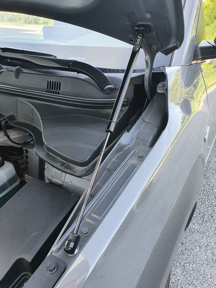 Gasfjeder til Hyundai KONA Electric monteret