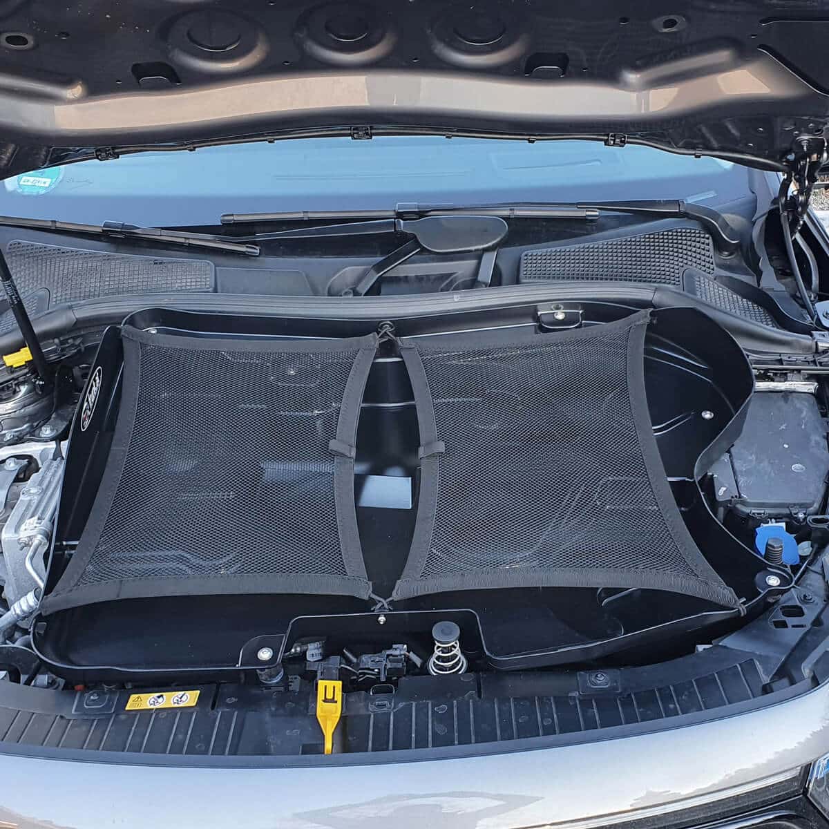 Frunk installeret i Mercedes EQA, tom visning